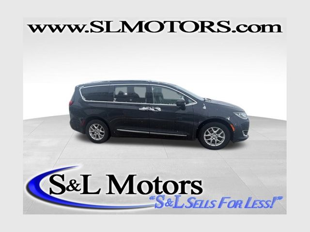 2020 Chrysler Pacifica Touring L's photo