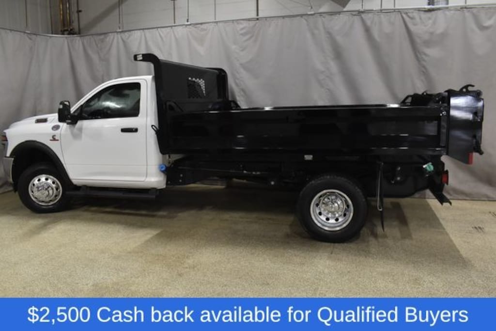 New 2026 Ram 3500 TRADESMAN CHASSIS REGULAR CAB 4X4 84' CA Pickup