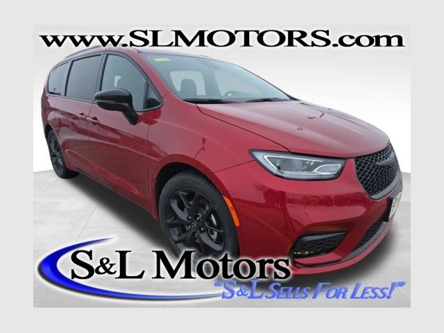 2026 Chrysler Pacifica Select's photo