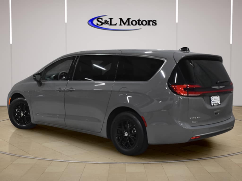 Used 2025 Chrysler Pacifica Select Minivan/Van