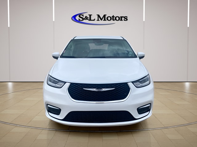 2023 Chrysler Pacifica Touring L's photo