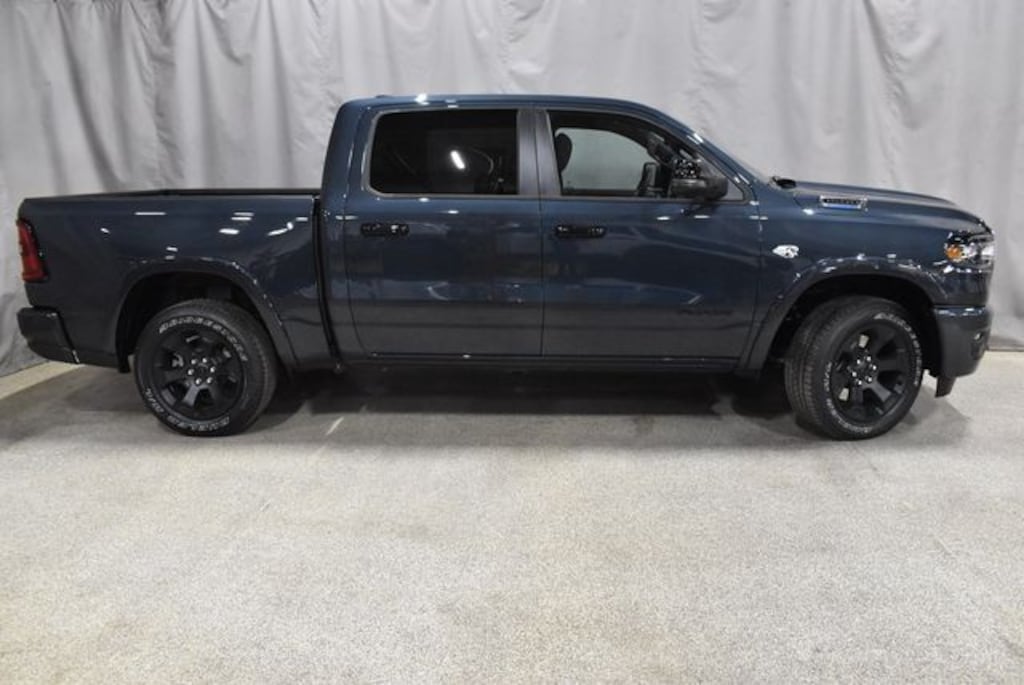 New 2026 Ram 1500 BIG HORN CREW CAB 4X4 5'7 BOX Pickup