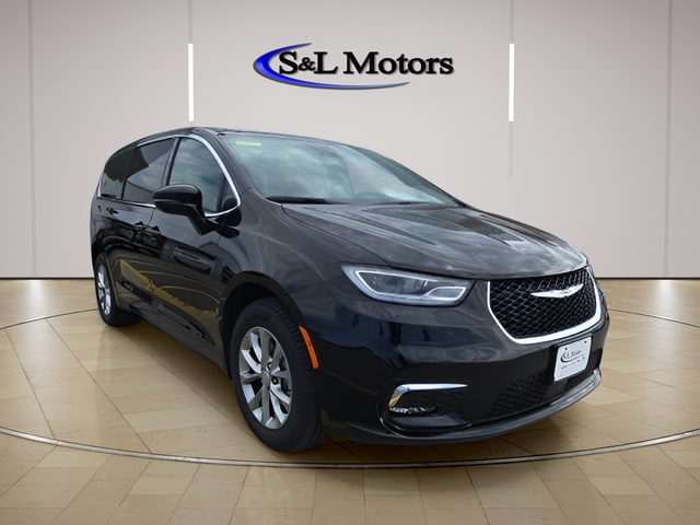 2026 Chrysler Pacifica Limited AWD's photo