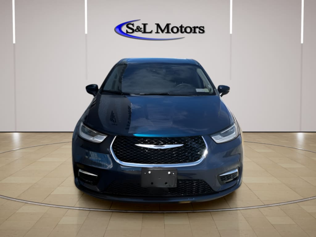 Certified 2023 Chrysler Pacifica Touring L Minivan/Van