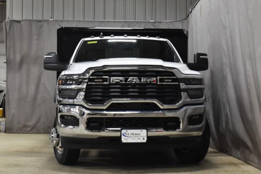 New 2026 Ram 3500 Chassis Cab TRADESMAN REGULAR 4X4 84' CA Pickup