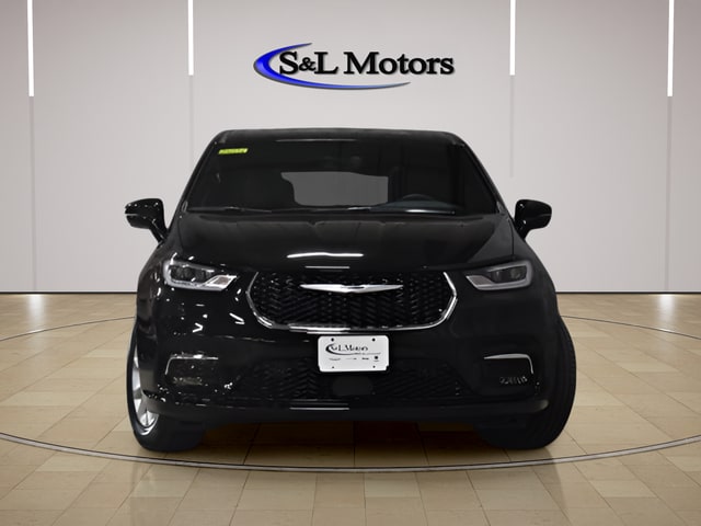 2026 Chrysler Pacifica Limited's photo