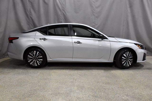 Used 2024 Nissan Altima SV with VIN 1N4BL4DV3RN376775 for sale in Pulaski, WI