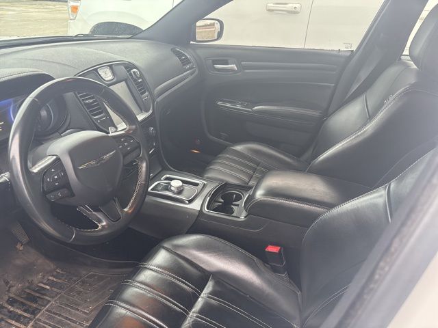 2015 Chrysler 300 S photo 3