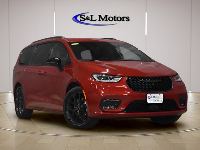 2026 Chrysler Pacifica Select's photo
