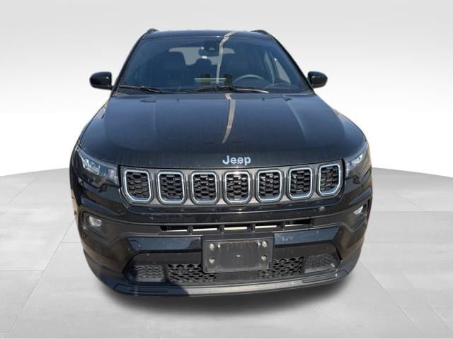 2024 Jeep Compass North Edition Latitude photo 2