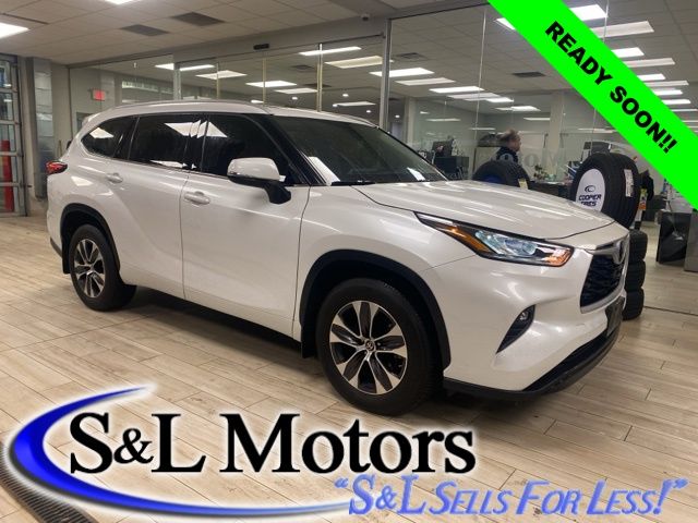 2022 Toyota Highlander XLE's photo