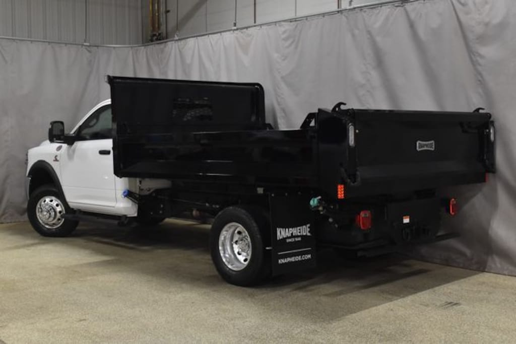New 2026 Ram 3500 Chassis Cab TRADESMAN REGULAR 4X4 84' CA Pickup