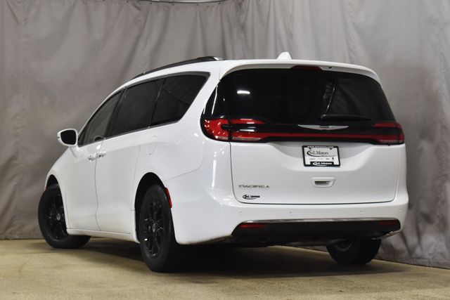 Certified 2022 Chrysler Pacifica Touring L with VIN 2C4RC1BG4NR144727 for sale in Pulaski, WI