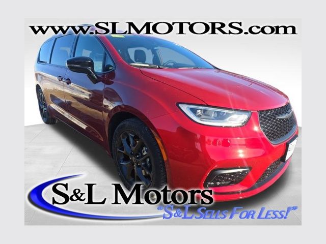 2026 Chrysler Pacifica Select's photo