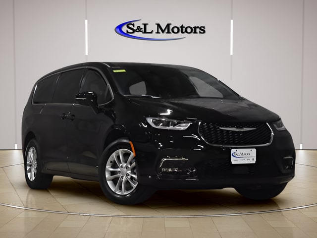 2026 Chrysler Pacifica Select AWD's photo