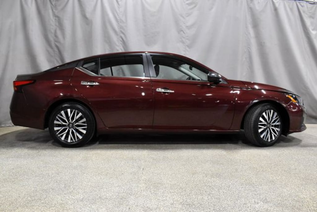 Used 2024 Nissan Altima 2.5 SV Sedan