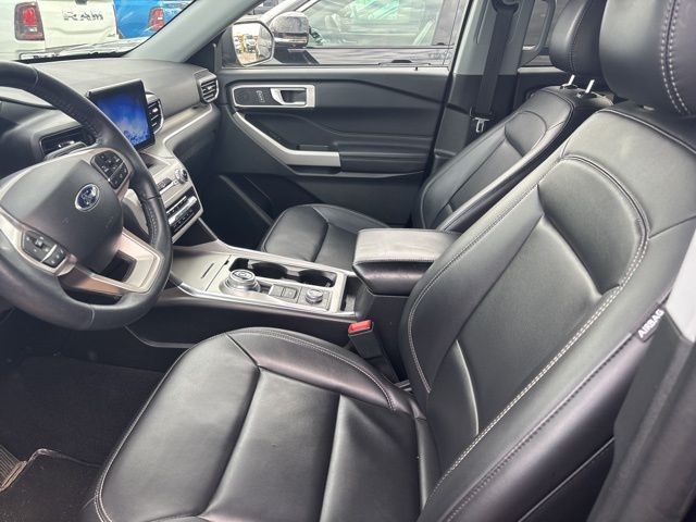 2024 Ford Explorer XLT photo 2