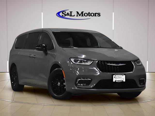 2025 Chrysler Pacifica Select's photo