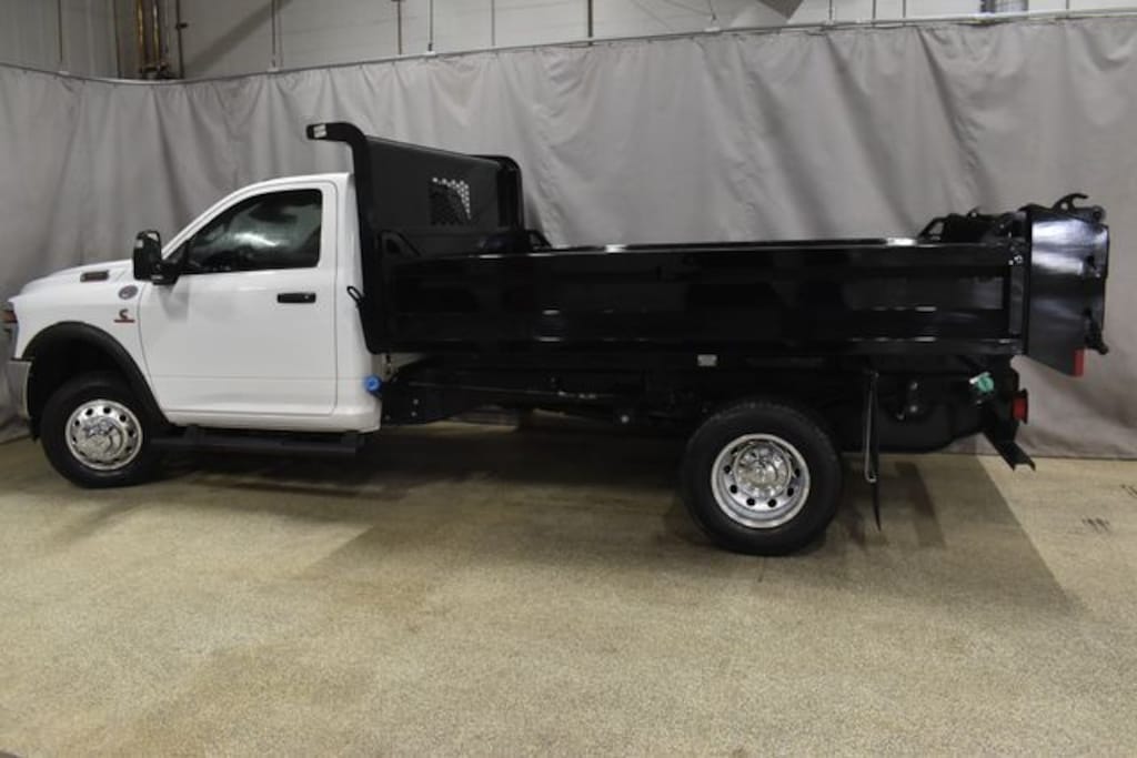 New 2026 Ram 3500 Chassis Cab TRADESMAN REGULAR 4X4 84' CA Pickup