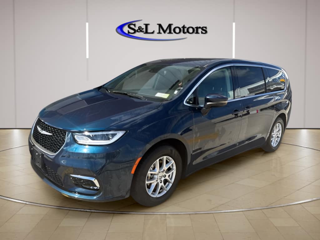 Certified 2023 Chrysler Pacifica Touring L Minivan/Van