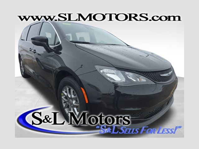 2026 Chrysler Voyager LX's photo