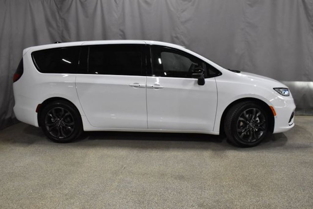 New 2026 Chrysler Pacifica SELECT Passenger Van