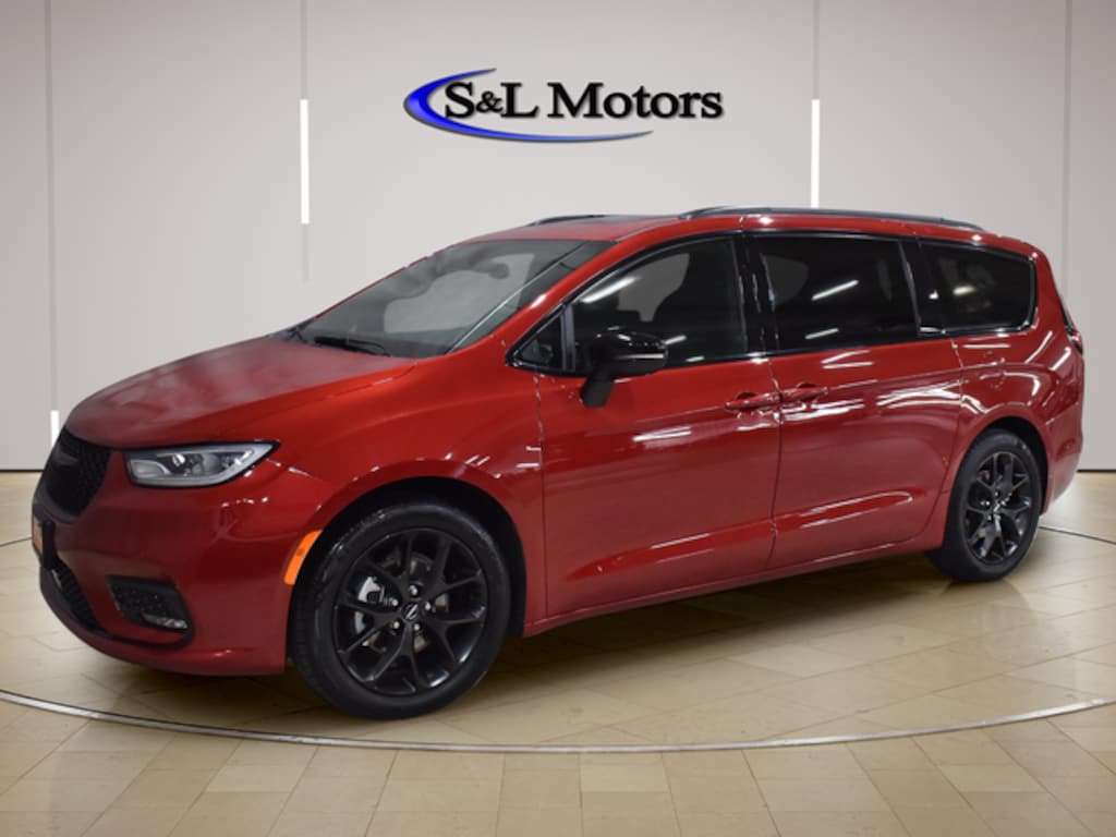 Certified 2025 Chrysler Pacifica Limited Minivan/Van