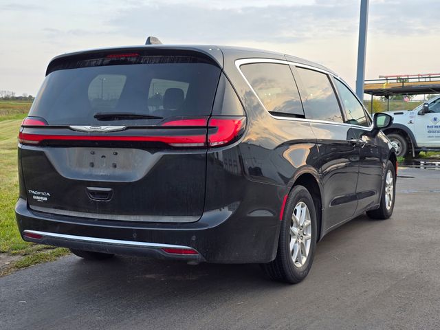2023 Chrysler Pacifica Touring photo 2