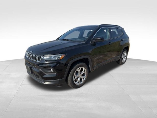 2024 Jeep Compass North Edition Latitude photo 3