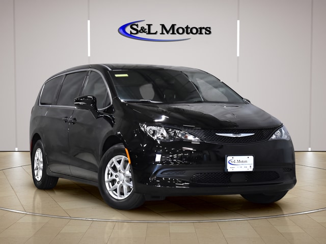 2026 Chrysler Voyager LX's photo
