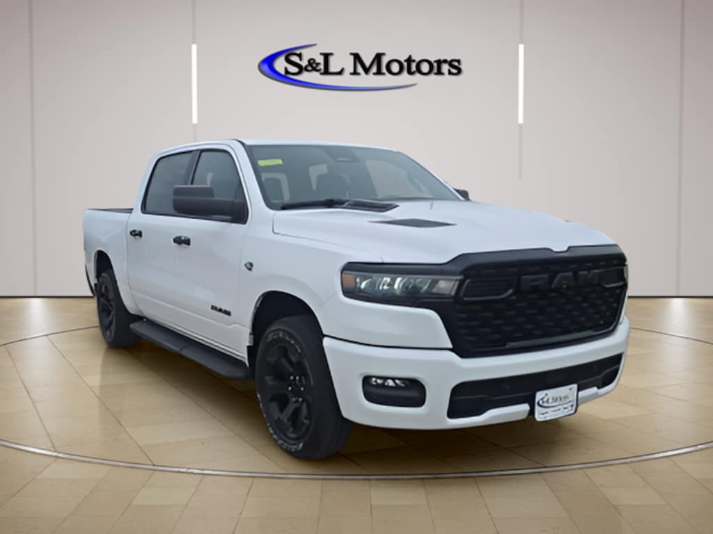 New 2026 Ram 1500 EXPRESS CREW CAB 4X4 5'7 BOX Pickup