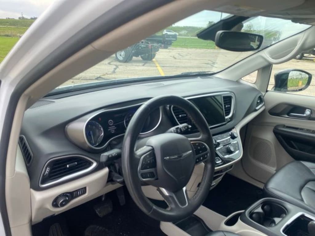Certified 2024 Chrysler Pacifica Touring L Minivan/Van