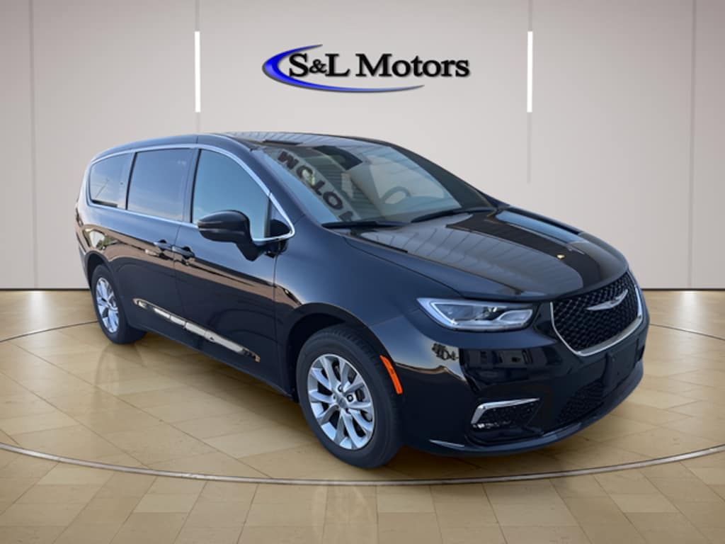 Used 2025 Chrysler Pacifica Select Minivan/Van