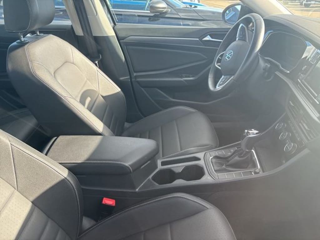 Used 2024 Volkswagen Jetta 1.5T SE Sedan