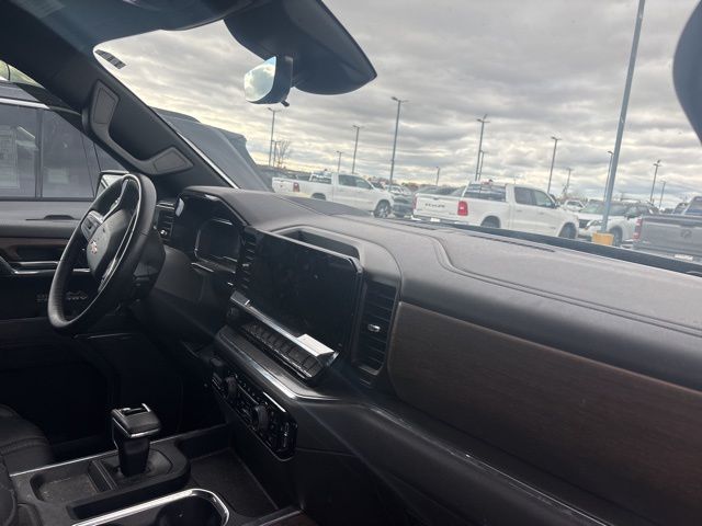 2023 Chevrolet Silverado 1500 High Country photo 4