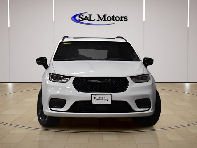 2026 Chrysler Pacifica Limited AWD's photo