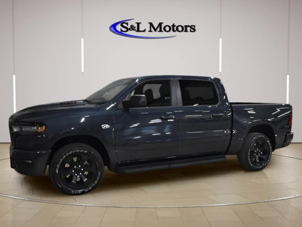 New 2026 Ram 1500 EXPRESS CREW CAB 4X4 5'7 BOX Pickup