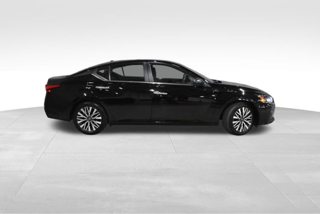 Used 2024 Nissan Altima 2.5 SV Sedan