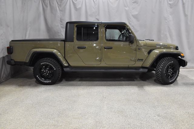 2025 Jeep Gladiator Willys photo 2