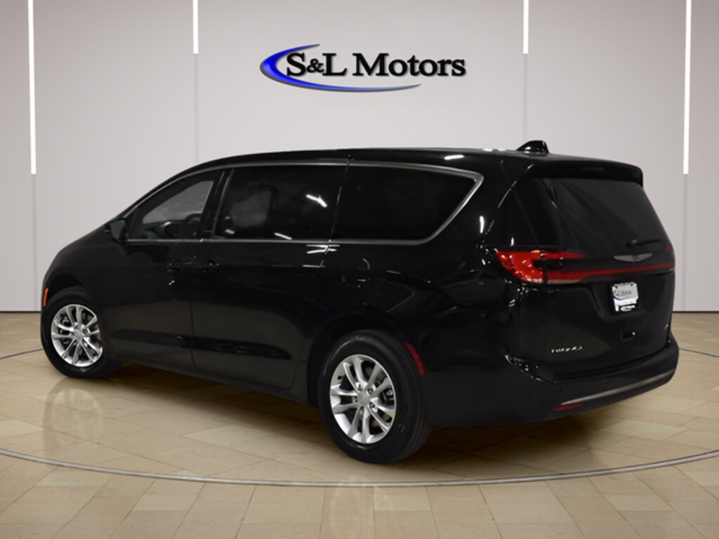 New 2026 Chrysler Pacifica SELECT AWD Passenger Van