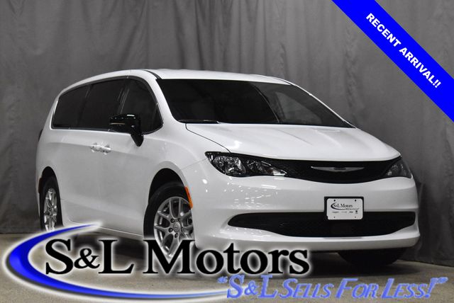 2026 Chrysler Voyager LX's photo