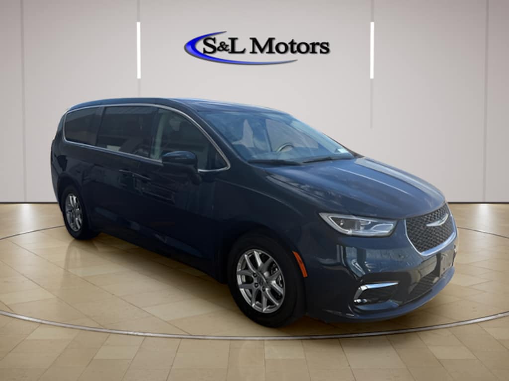 Certified 2023 Chrysler Pacifica Touring L Minivan/Van