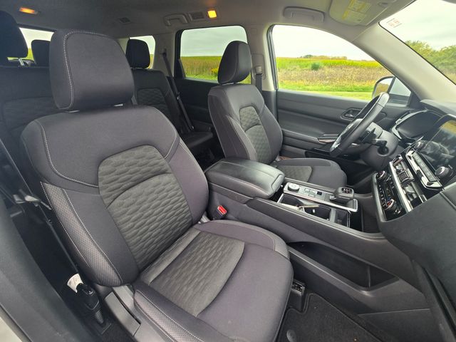 2024 Nissan Pathfinder SV photo 4
