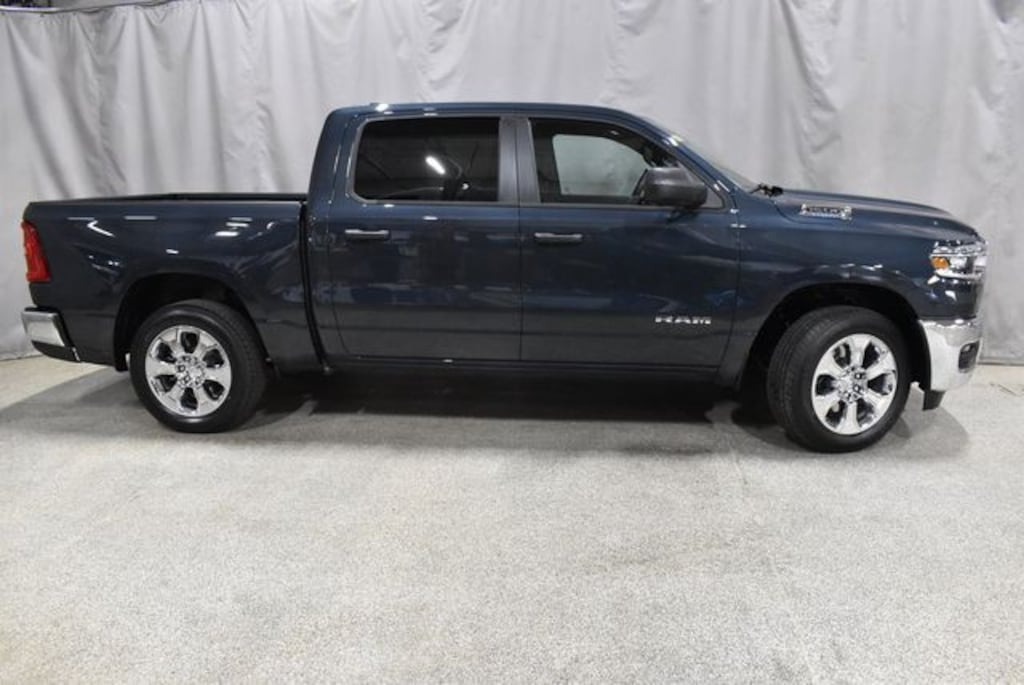 New 2025 Ram 1500 BIG HORN CREW CAB 4X4 5'7 BOX Pickup