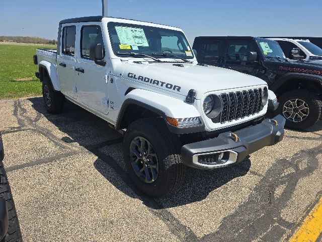 2026 Jeep Gladiator 85th Anniversary Edition Auto's photo