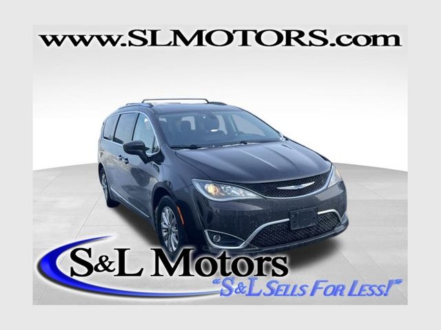 2018 Chrysler Pacifica Touring L Plus's photo