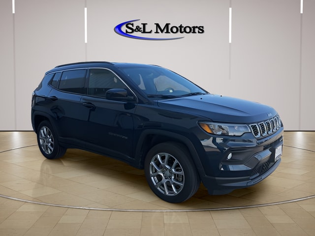 2024 Jeep Compass Latitude Lux 4X4's photo