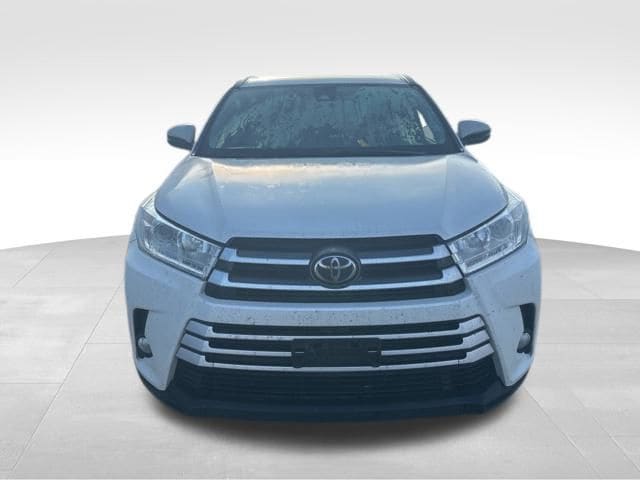 Used 2017 Toyota Highlander XLE with VIN 5TDJZRFHXHS522638 for sale in Pulaski, WI