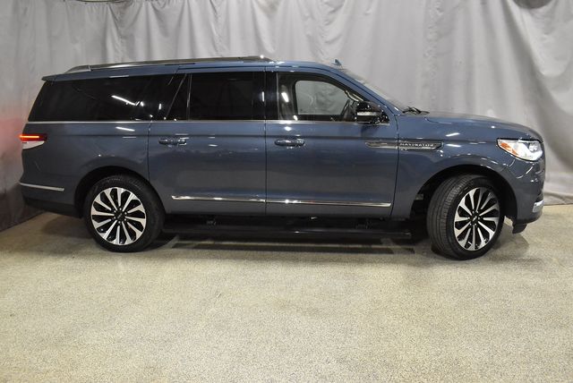 2023 Lincoln Navigator L Reserve photo 2