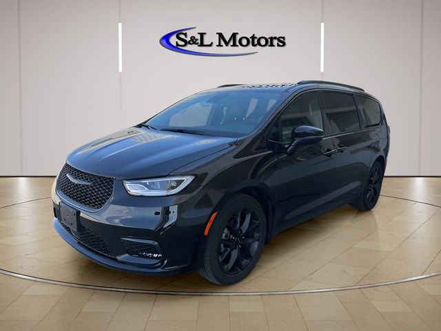 2023 Chrysler Pacifica Touring L's photo